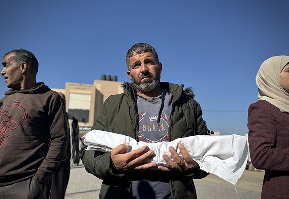 Gazze'de Yas Var: 2 Aylık Bebek Soğuğa Dayanamadı