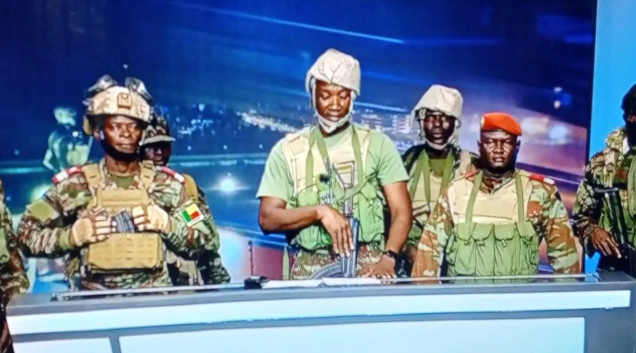 Benin’de Darbe Girişimi Engellendi: Nijerya Bazı Hedefleri Bombaladı