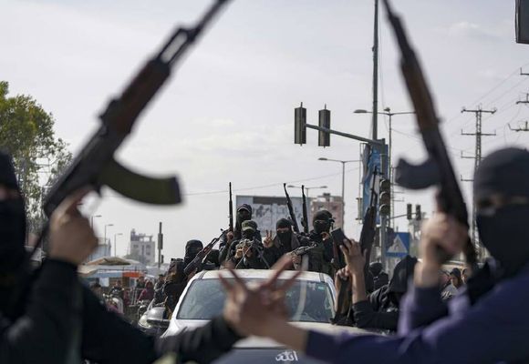 Siyonistler Sosyal Medyada Defalarca Paylaştı: "Bir Yıldır Bombalıyoruz, Bu Nasıl Olur?"