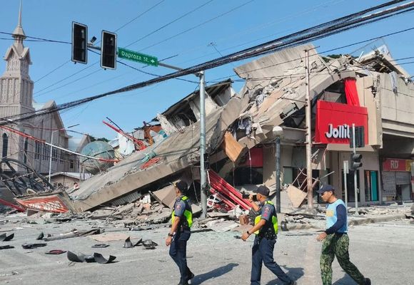 Filipinler’de 7,8 Büyüklüğünde Deprem: Tsunami Uyarısı
