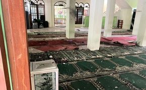 Endonezya'da Cuma Namazına Bombalı Saldırı