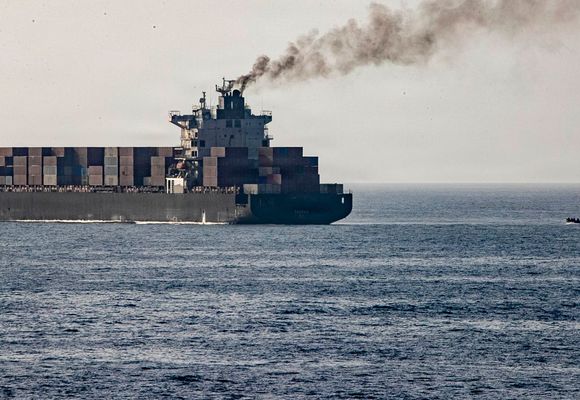 İran İki Yabancı Gemiyi Ele Geçirdiğini Duyurdu