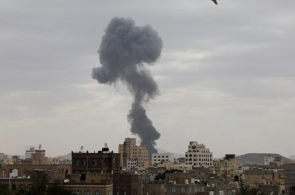 İsrail Yemen’i Bombaladı: Son 24 Saatte Havalimanı, Liman ve Enerji Tesisleri Hedef Alındı